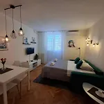Vikttoria Urban Oasis , Explore With Free Public Parking * Split