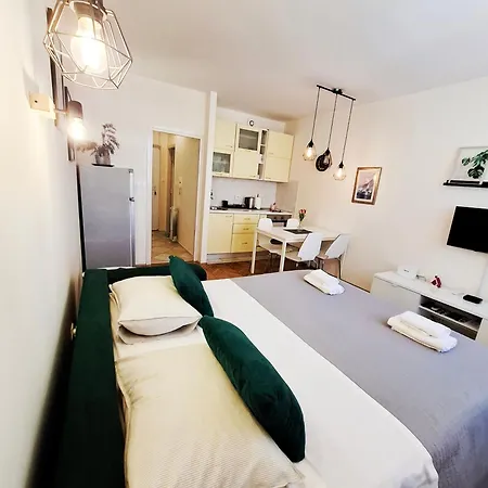 Daire Urban City Apartment Vikttoria 2025 *
