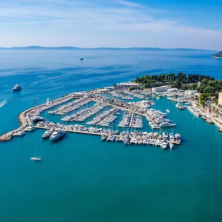 Vikttoria Urban Oasis , Explore With Free Public Parking Apartment Split