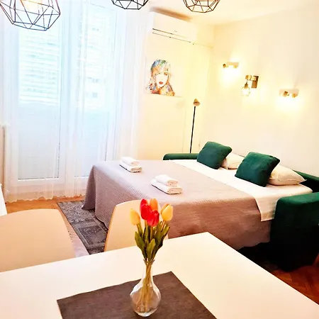 Vikttoria Urban Oasis , Explore Split With Free Public Parking *