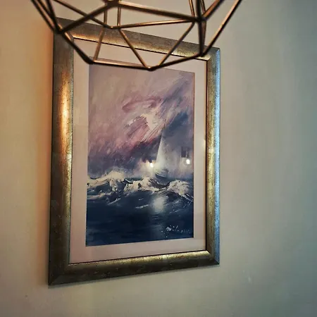 Vikttoria Urban Oasis , Explore With Free Public Parking