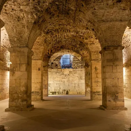 Vikttoria Urban Oasis , Explore Split With Free Public Parking Appartement