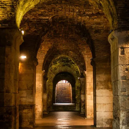 Vikttoria Urban Oasis , Explore Split With Free Public Parking Appartamento *