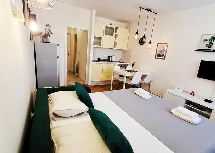Apartamento Vikttoria Urban Oasis , Explore With Free Public Parking *