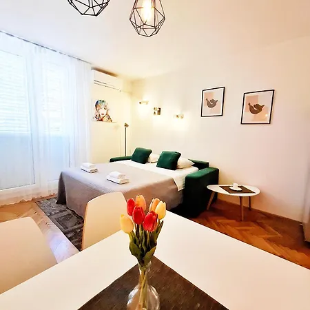 Vikttoria Urban Oasis , Explore With Free Public Parking Apartamento